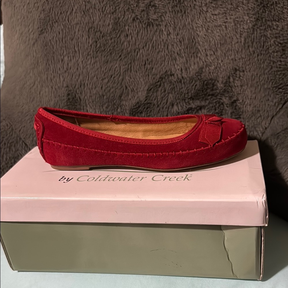 NIB Coldwater Creek Red Suede Loafers SZ 6 W run large Beautiful pair of shoes